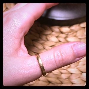 14 K Gold wedding band sz 7
